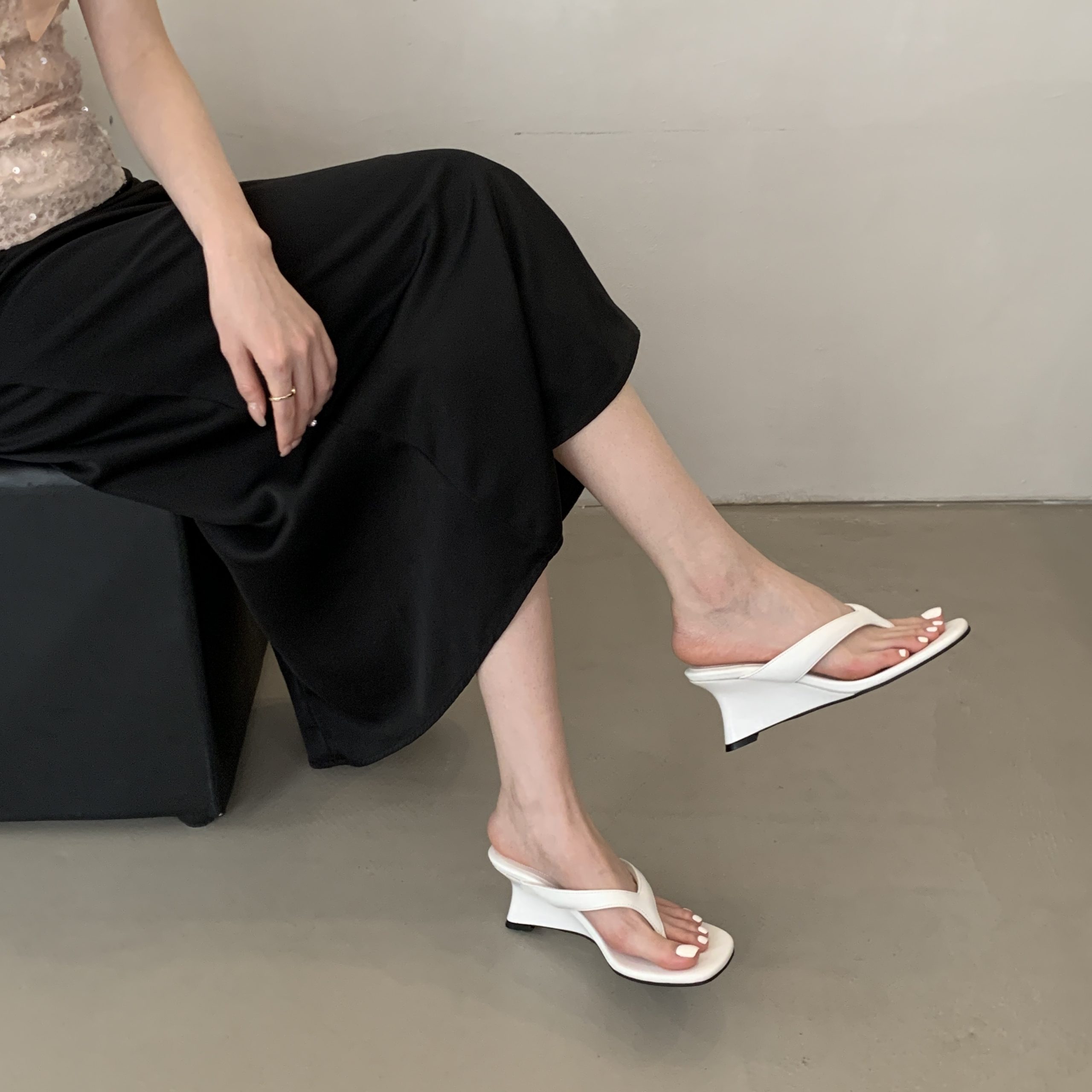 2025 New Summer Square Toe Wedge Slide Sandals Thong Flip Flops for Women - Image 4