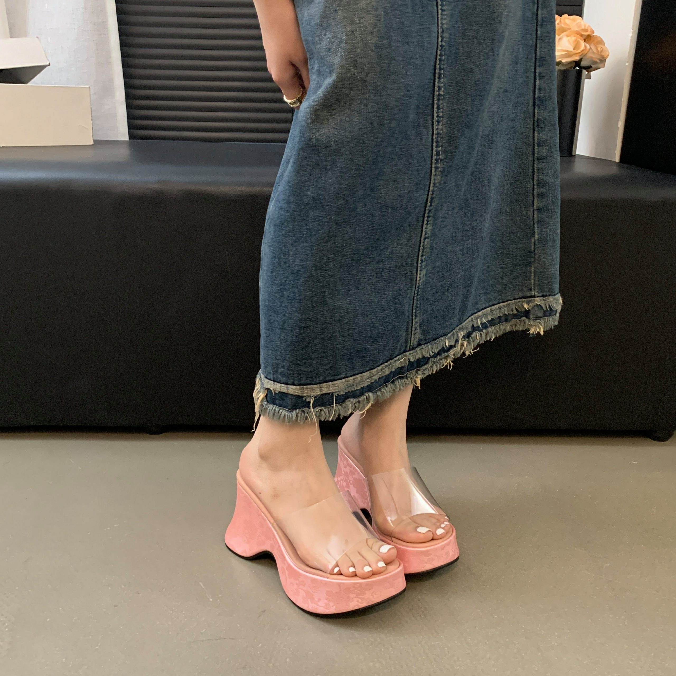 Designer Chunky Sole Transparent Gold Casual One-Strap Open-Toe Slippers for Women Summer Platform Sandals - Image 3