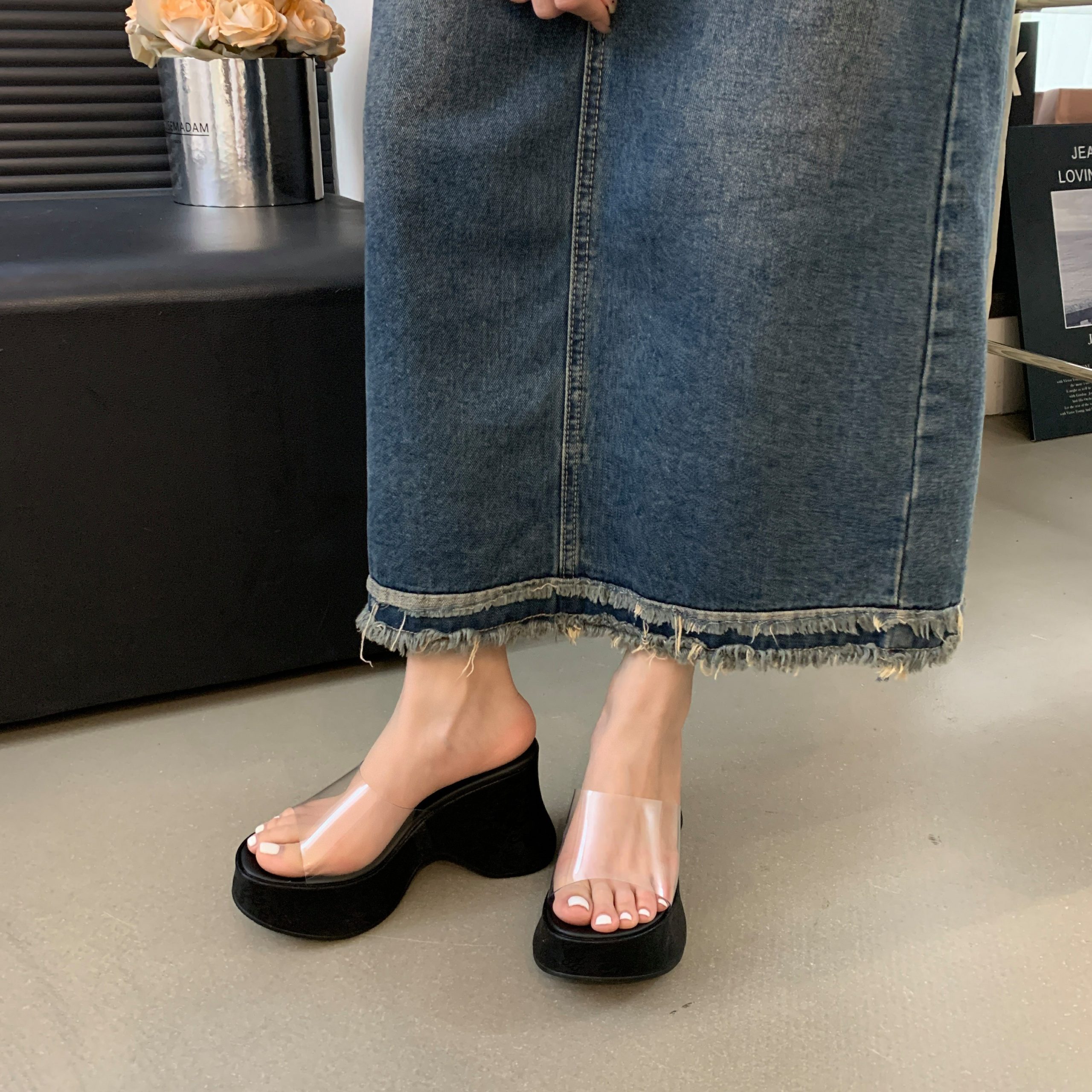 Designer Chunky Sole Transparent Gold Casual One-Strap Open-Toe Slippers for Women Summer Platform Sandals - Image 4