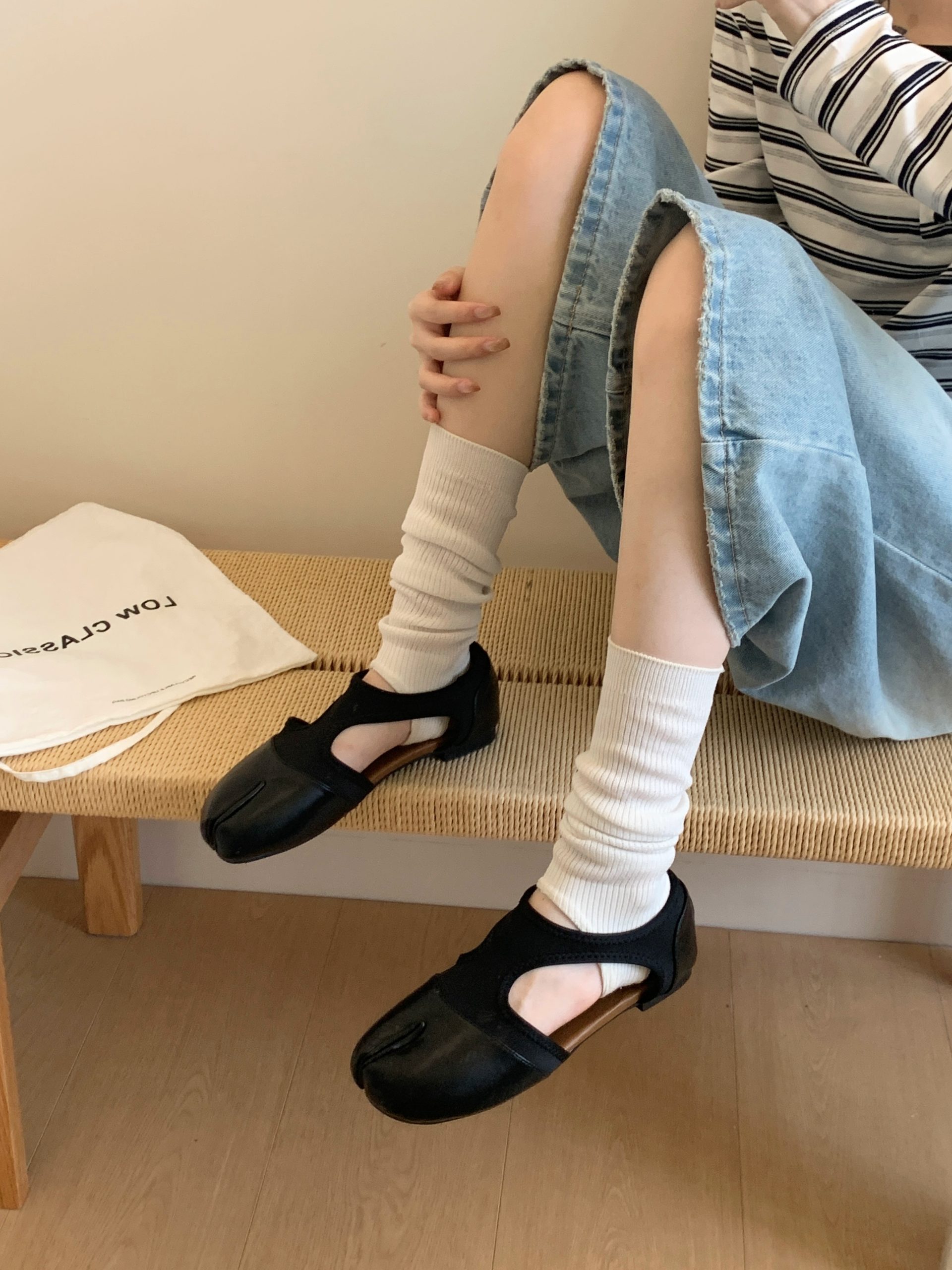 Designer Minimalist Flat Split-Toe Mary Jane Shoes for Women Spring New Fashion Horse Hoof Shoes Soft Sole Women's Shoes - Image 2