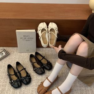 Retro Rivet Mary Jane Flat Shoes for Women 2026 New Split Toe One-Strap Buckle Commute Versatile Comfortable Women's Shoes
